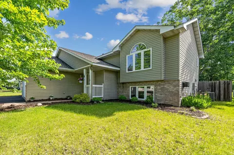 1808 Lupine Dr, Hudson, WI 54016