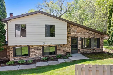 1014 Zanzibar Ln N, Plymouth, MN 55447