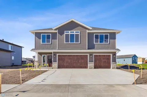 4872 Hampton Cir S, Moorhead, MN 56560