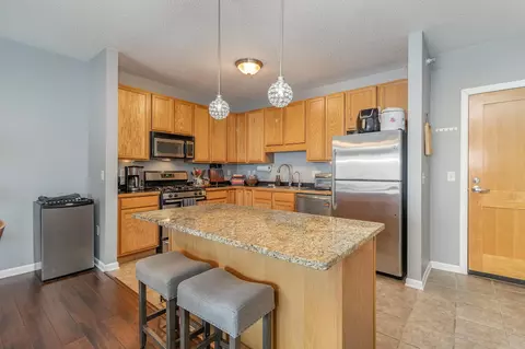 619 8th St SE #408, Minneapolis, MN 55414