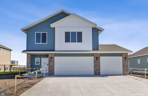4871 Hampton Cir S, Moorhead, MN 56560