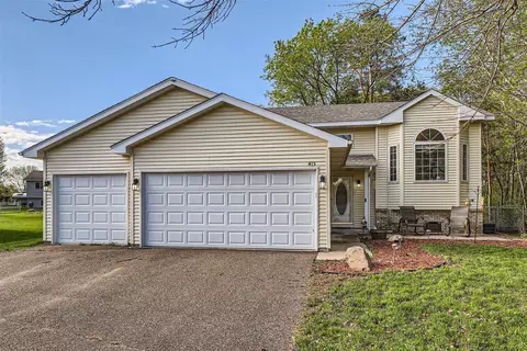 415 Elm St SW, Isanti, MN 55040