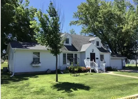 85 E 14th St, Zumbrota, MN 55992