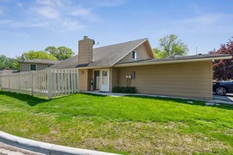 2229 Mayfair Rd, Golden Valley, MN 55427