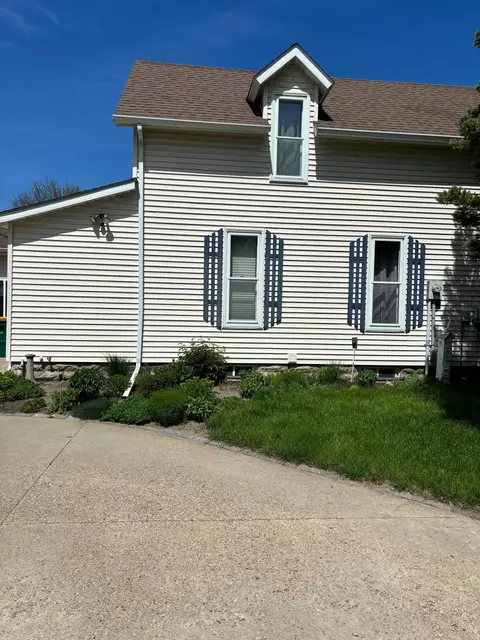 405 Mill St, Marshall, MN 56258 photo 2