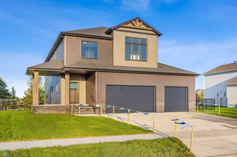 4752 Hampton Loop S, Moorhead, MN 56560 photo 2