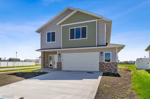1017 Ashley Dr W, West Fargo, ND 58078