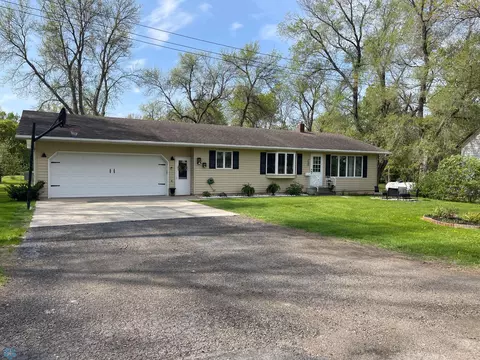 208 9th Ave E, Lisbon, ND 58054 photo 2