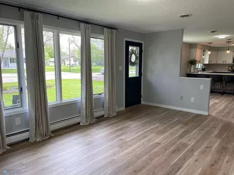208 9th Ave E, Lisbon, ND 58054 photo 4