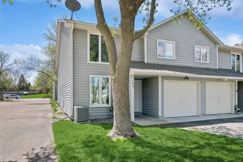 1579 Millpond Ct, Chaska, MN 55318