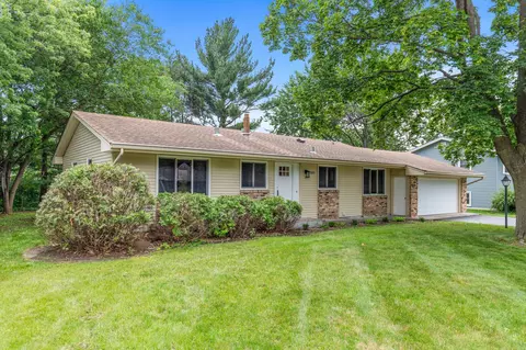 3107 Canterbury Dr, Bloomington, MN 55431
