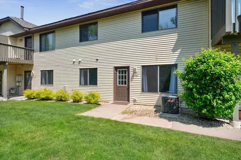 1556 Helmo Ave N, Oakdale, MN 55128