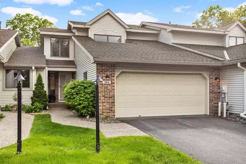 584 Deer Ridge Ln S, Maplewood, MN 55119