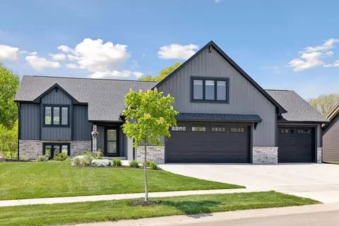 347 Vista Cir, River Falls, WI 54022