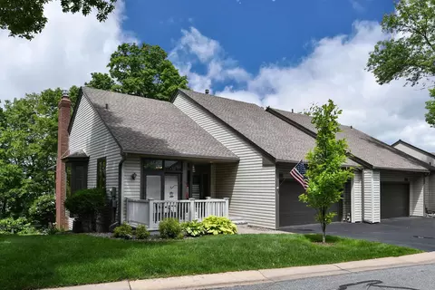 8457 Rice Lake Rd, Maple Grove, MN 55369