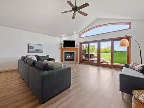 1157 E Lake Geneva Rd NE, Alexandria, MN 56308