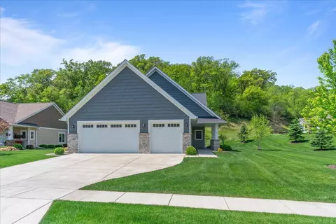 971 Briarwood Dr, Red Wing, MN 55066
