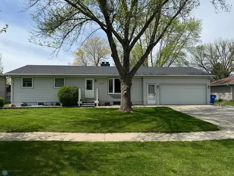 2585 Atlantic Dr S, Fargo, ND 58103