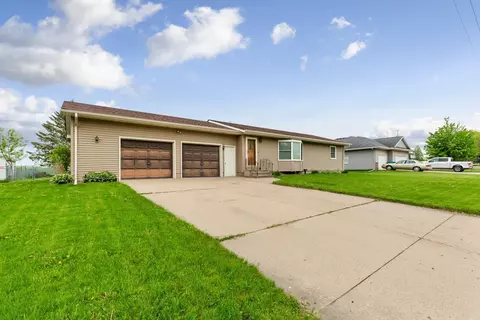 1209 8th St SE, Waseca, MN 56093