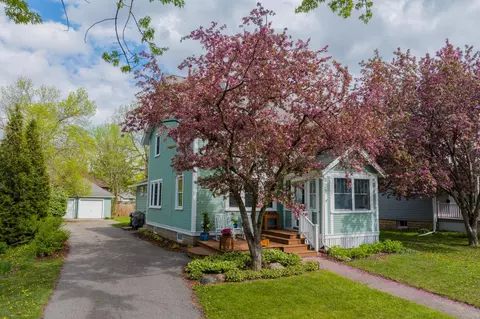 909 Division St S, Northfield, MN 55057