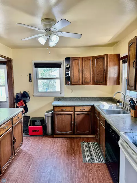910 20th St S, Fargo, ND 58103 photo 8