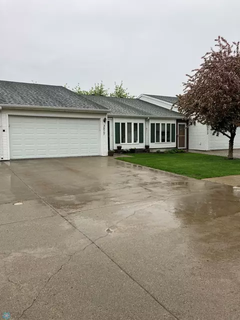 3517 28th St S, Fargo, ND 58104