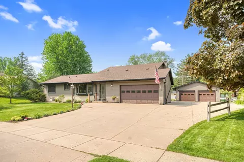976 Cortland Dr S, Apple Valley, MN 55124