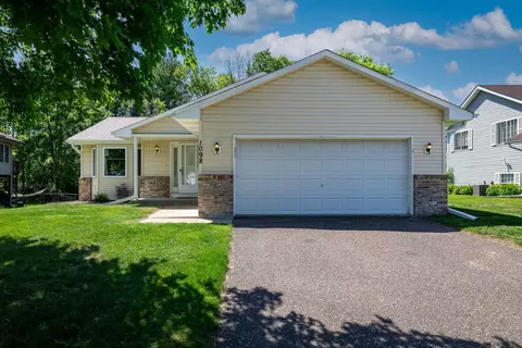 1098 Gilbert Ct, Stillwater, MN 55082