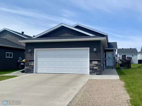 2112 Admiral Dr W, West Fargo, ND 58078
