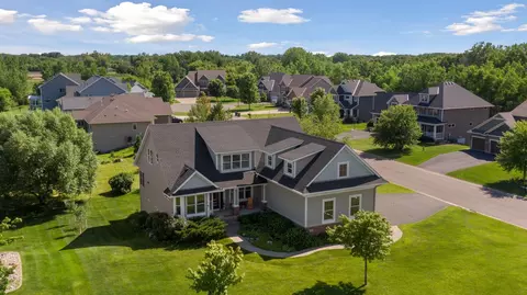 1618 Hunters Ridge Ln, Centerville, MN 55038