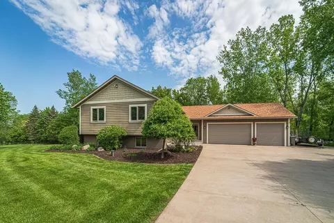 330 Highview Rd, Hudson, WI 54016