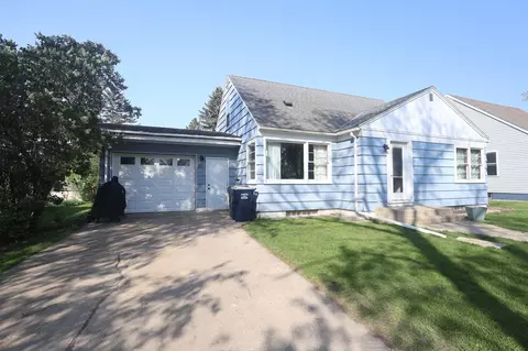 20 S California Ave, Morris, MN 56267