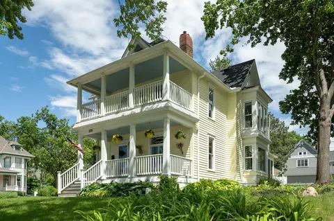 826 2nd St, Hudson, WI 54016