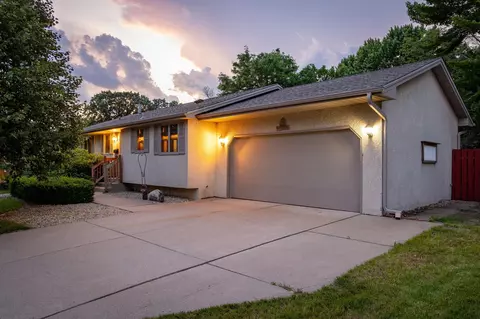 6870 7th St NE, Fridley, MN 55432