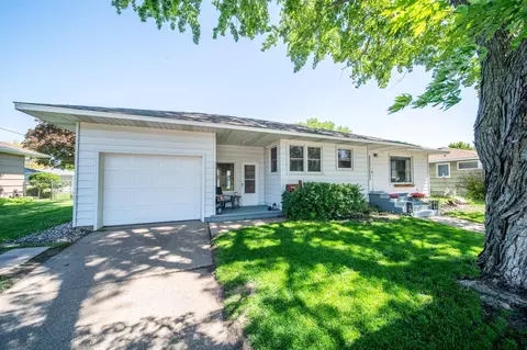 628 W Sarnia St, Winona, MN 55987