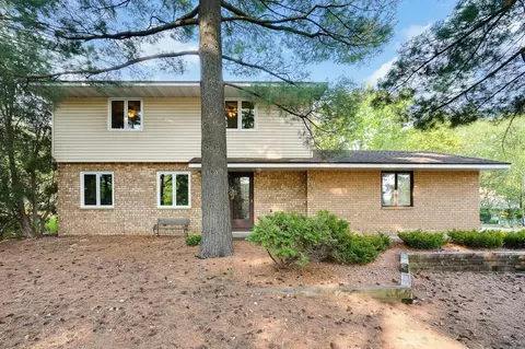 1260 Josephine Rd, Roseville, MN 55113