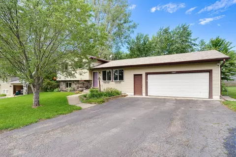 2667 Granite Avenue Cir N, Oakdale, MN 55128