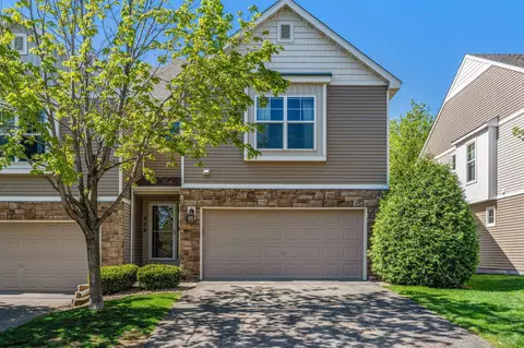559 Stonewood Ln, Burnsville, MN 55306