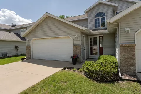 2619 Viola Heights Dr NE, Rochester, MN 55906