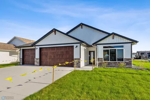 7770 Cub Creek Way, Horace, ND 58047