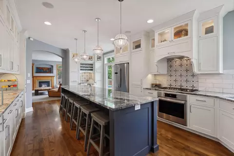 6451 Fox Dr, Chanhassen, MN 55317