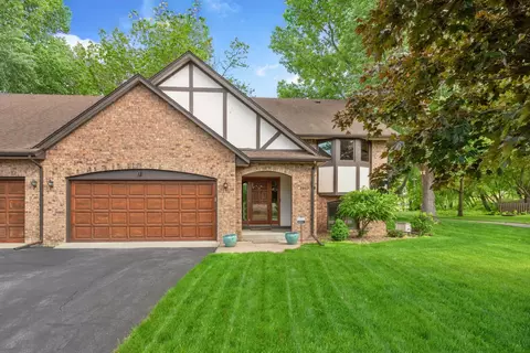 8967 Preserve Blvd, Eden Prairie, MN 55347