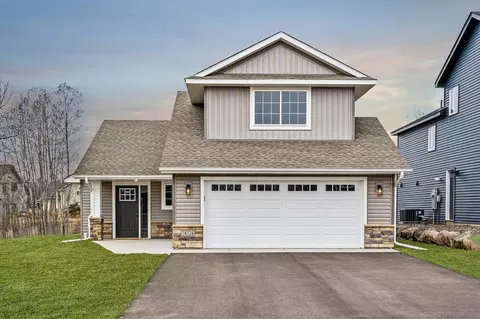 38324 Hunters Ridge Trl, North Branch, MN 55056