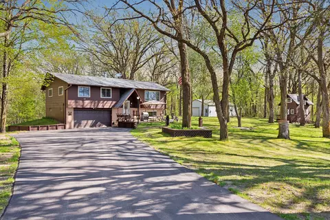 10180 380th St, North Branch, MN 55056