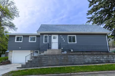1300 Trott Ave SE, Willmar, MN 56201