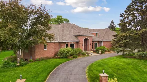 1 Columbine Ln, North Oaks, MN 55127