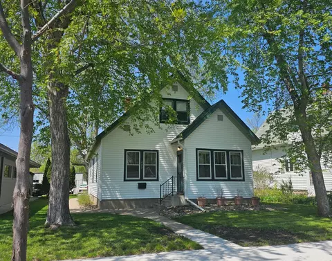 203 E 6th St, Morris, MN 56267