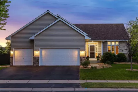 7033 Sussex Ln, Shakopee, MN 55379