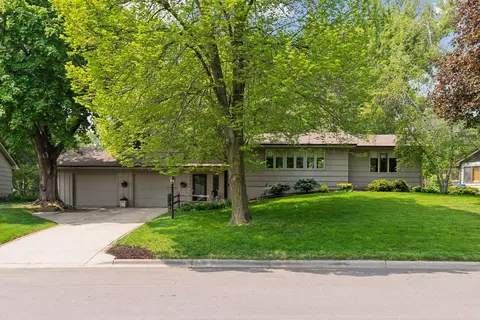 10618 Yosemite Rd, Bloomington, MN 55437