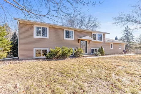 2449 Shryer Ave E, North Saint Paul, MN 55109